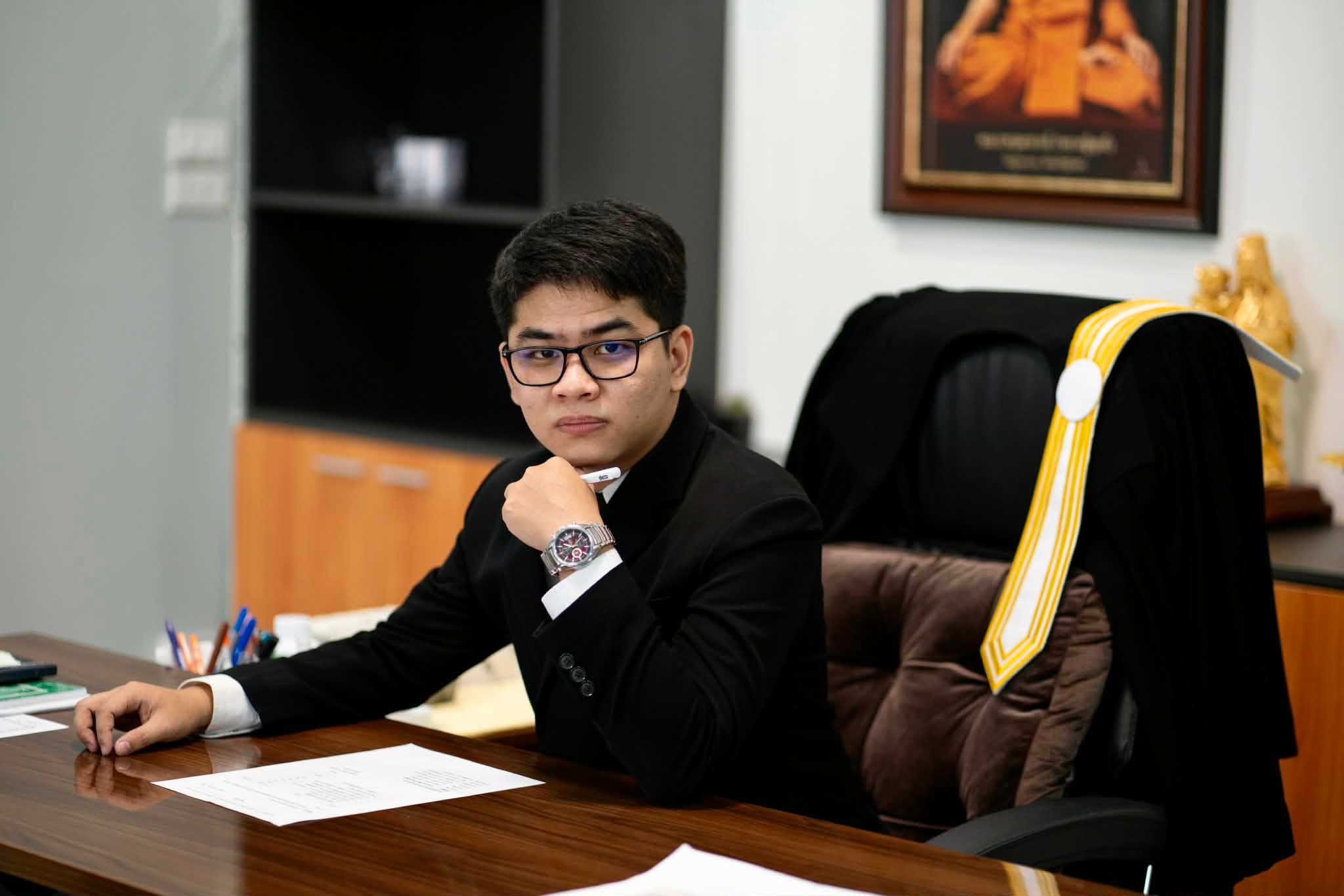 ทนายอาร์ต นายพสิษฐ์ พิพัฒทรคานนท์